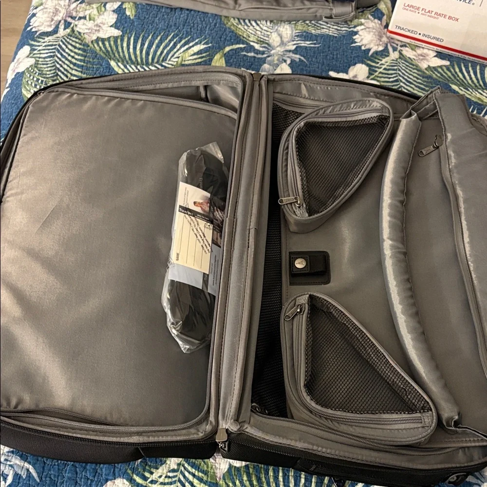 NWOT Black Travelpro Suitor Bag